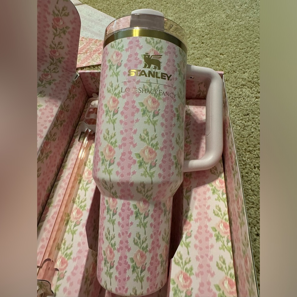 The Stanley X LoveShackFancy Quencher 40oz in Blooming Heirloom | BRAND NEW